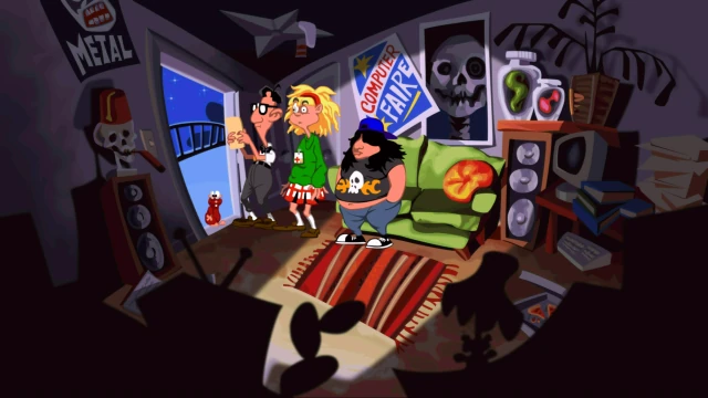Bernard, Laverne y Hoagie de pie en una habitación desordenada con sofá verde, pósters y tarros con tentáculos; el trazo es el de la Remastered de 2016