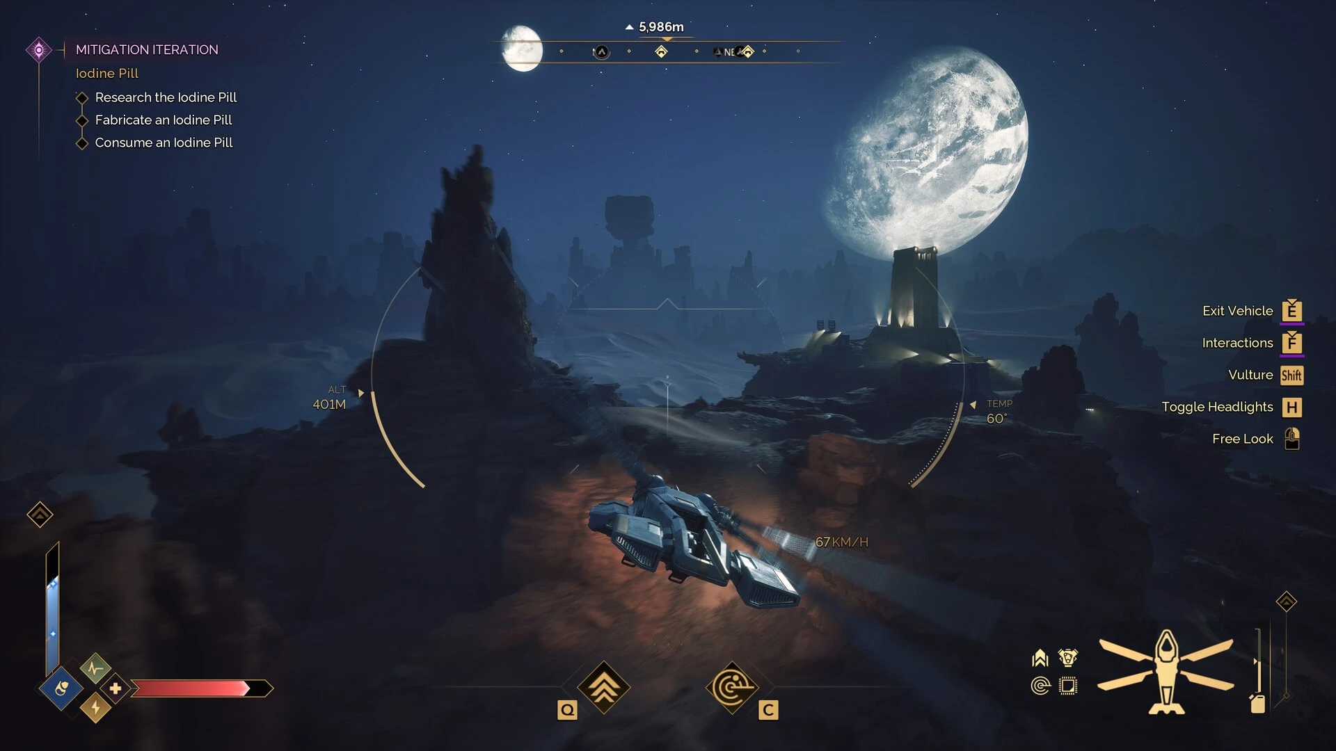 Un ornitóptero vuela de noche sobre riscos oscuros con una luna enorme al fondo y la interfaz de vuelo alrededor