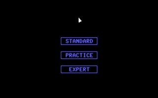 Menú de inicio con tres opciones enmarcadas en azul sobre fondo negro: STANDARD, PRACTICE y EXPERT