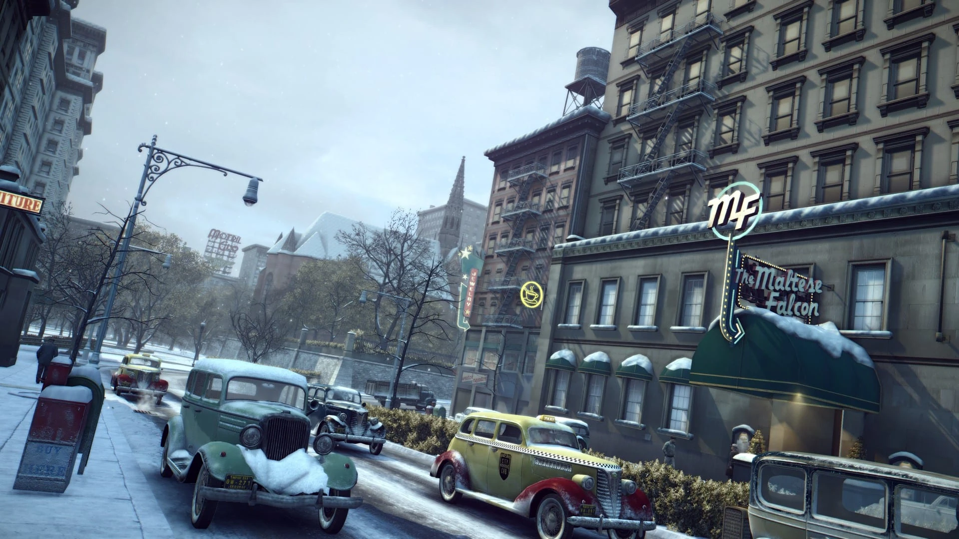 Una calle nevada de Empire Bay en 1945, con coches antiguos aparcados y edificios de ladrillo