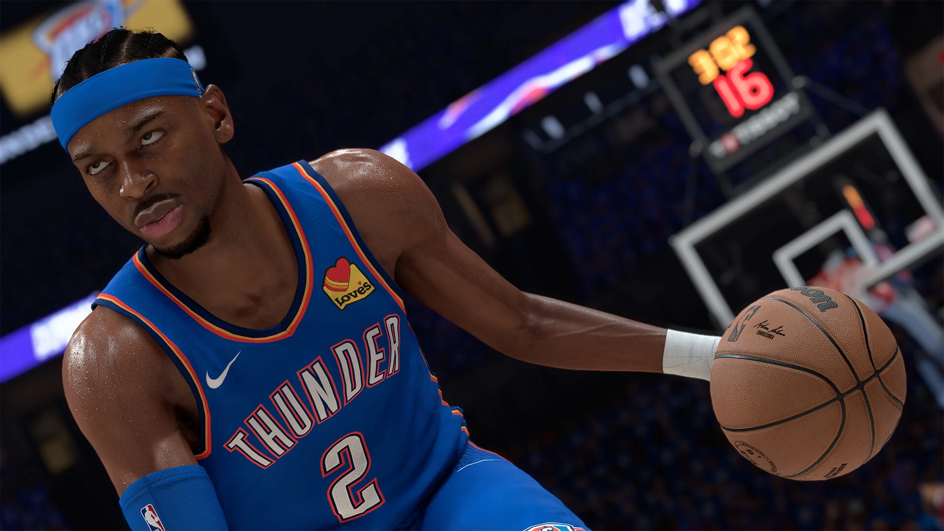 Shai Gilgeous-Alexander, con cinta azul en la frente y la camiseta de los Thunder, bota el balón con la canasta al fondo