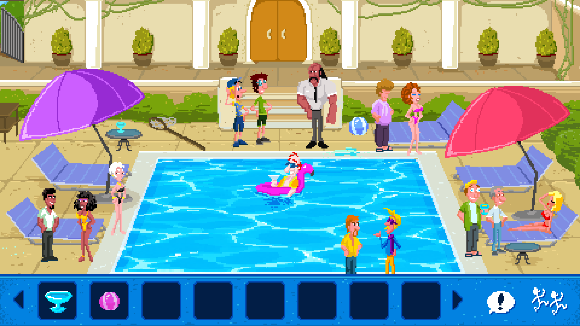 Piscina de una mansión con sombrillas y tumbonas llena de invitados; en el agua, un hombre de pelo rojo en un flotador rosa de flamenco