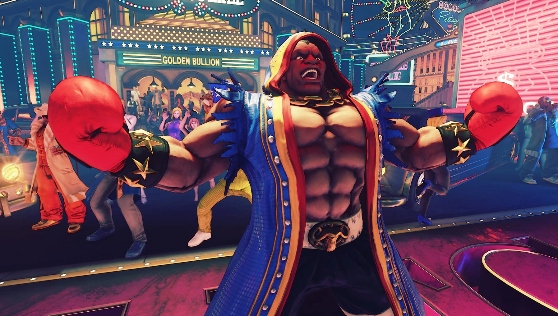 Balrog, con capa de boxeador azul y guantes rojos, abre los brazos y grita frente a la entrada iluminada del casino Golden Bullion, rodeado de público
