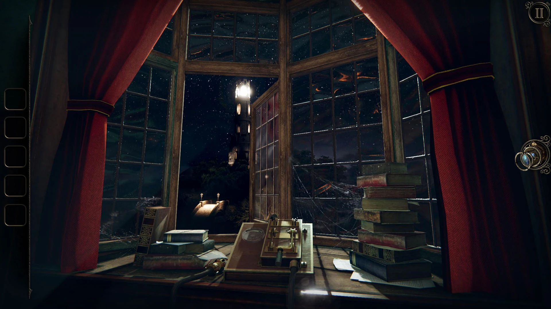 Un mirador con cortinas rojas y cristales emplomados abierto a la noche, con una torre iluminada al fondo y libros apilados en la repisa