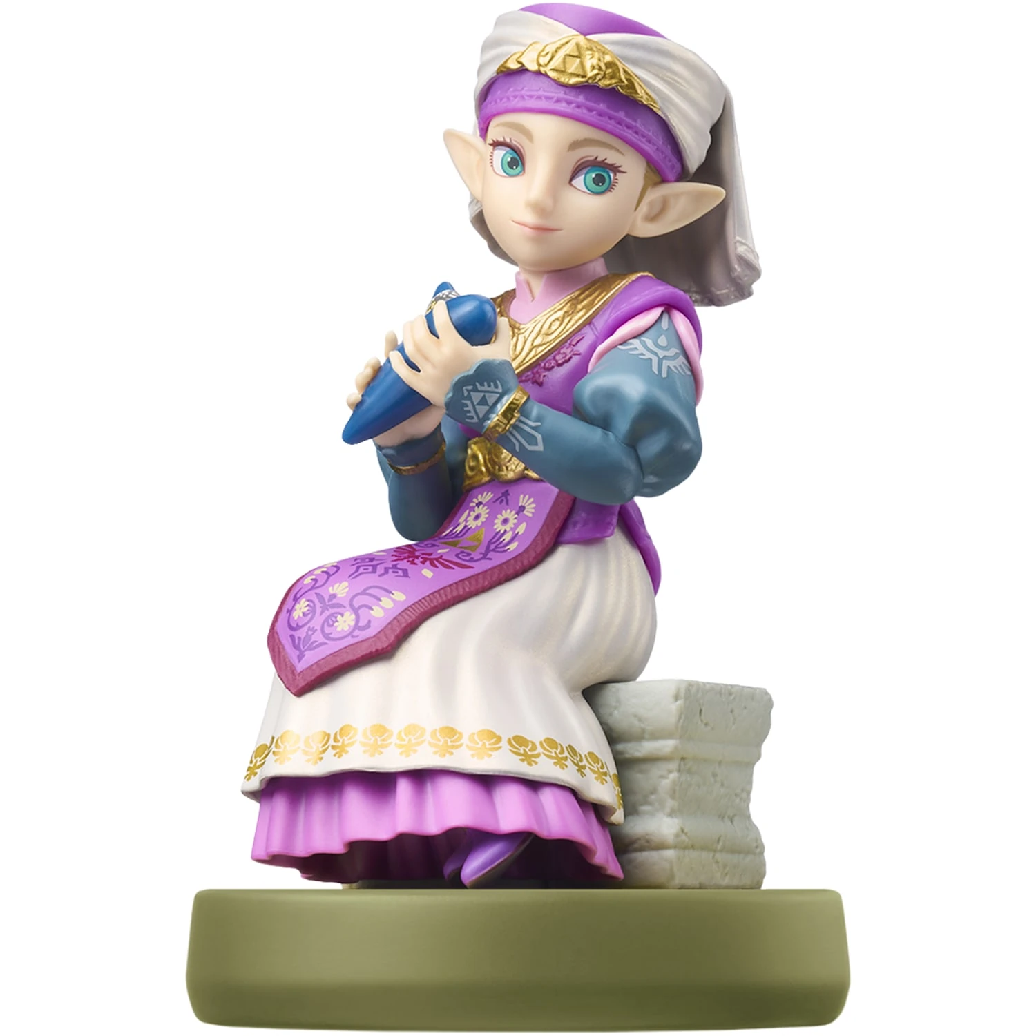 La figura de Zelda niña sobre fondo blanco: sentada sobre un sillar de piedra, con el tocado blanco y morado rematado por la Trifuerza dorada, sujetando con las