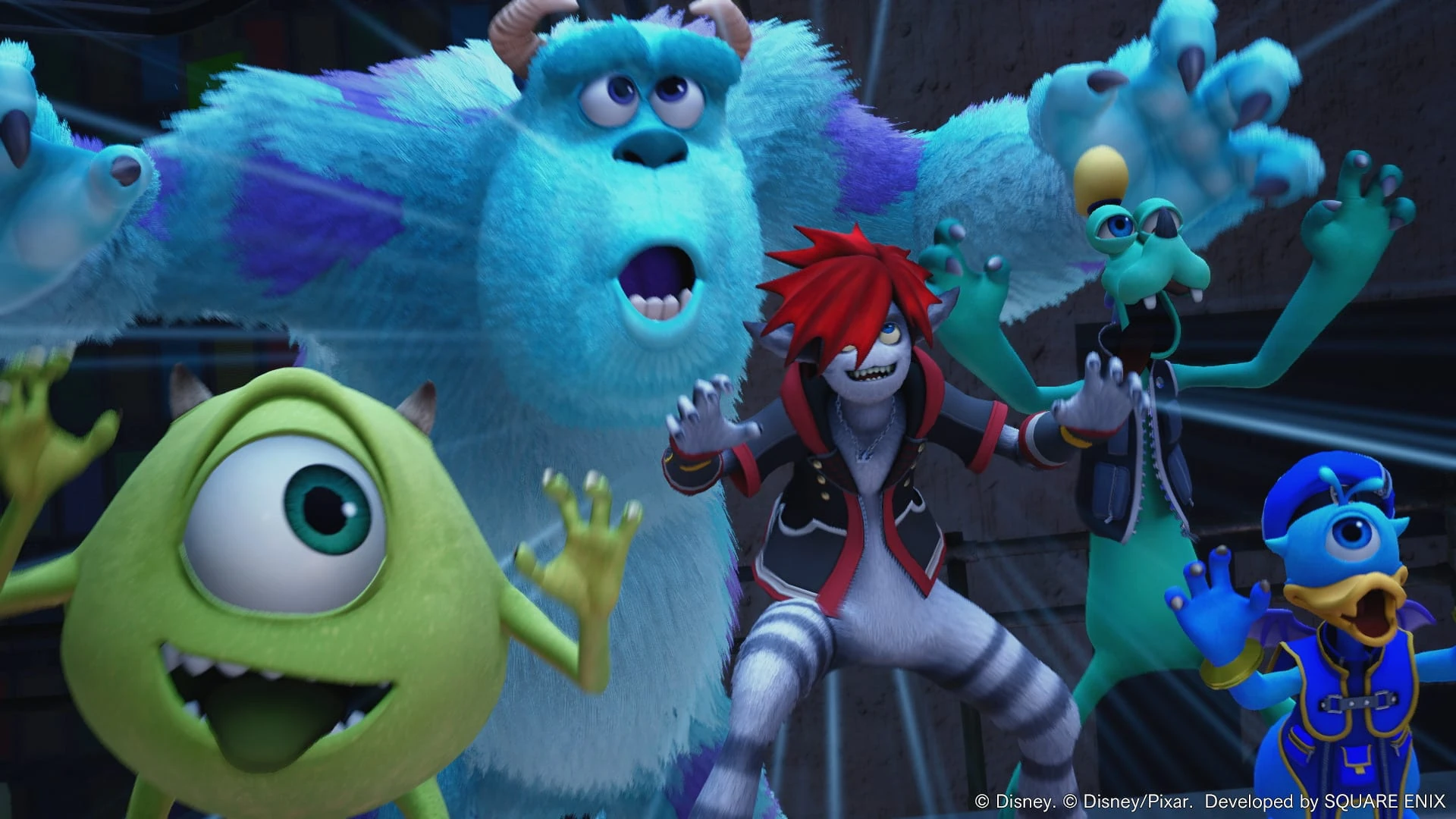 Sora, Donald y Goofy con aspecto de monstruo, junto a Sulley y Mike Wazowski, que se asustan en una sala de Monstruos S.A.