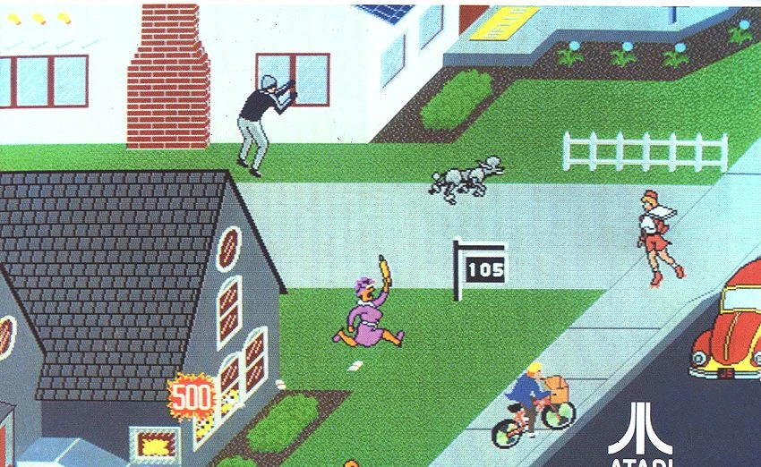Ilustración de Paperboy: el repartidor en bici por la calzada mientras una señora con un rodillo corre por el césped y un ladrón entra por una ventana